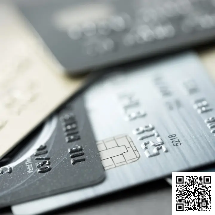 Сканируйте qr код и оформите бесплатную карту рассрочки 