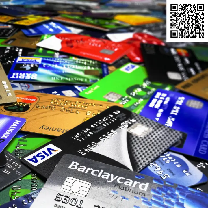 Сканируйте qr код и оформите дебетовую карту