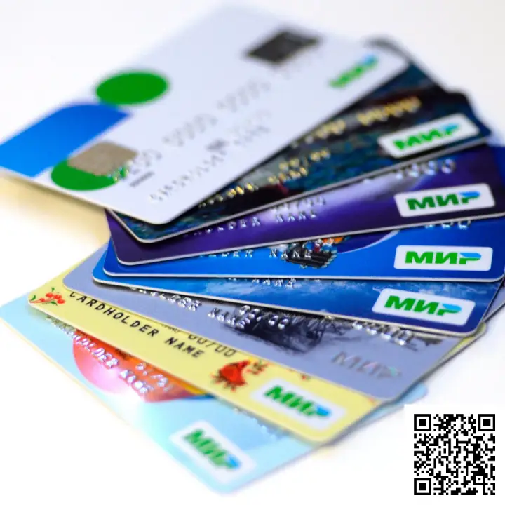 Отсканируйте qr код и оформите дебетовую карту прямо сейчас