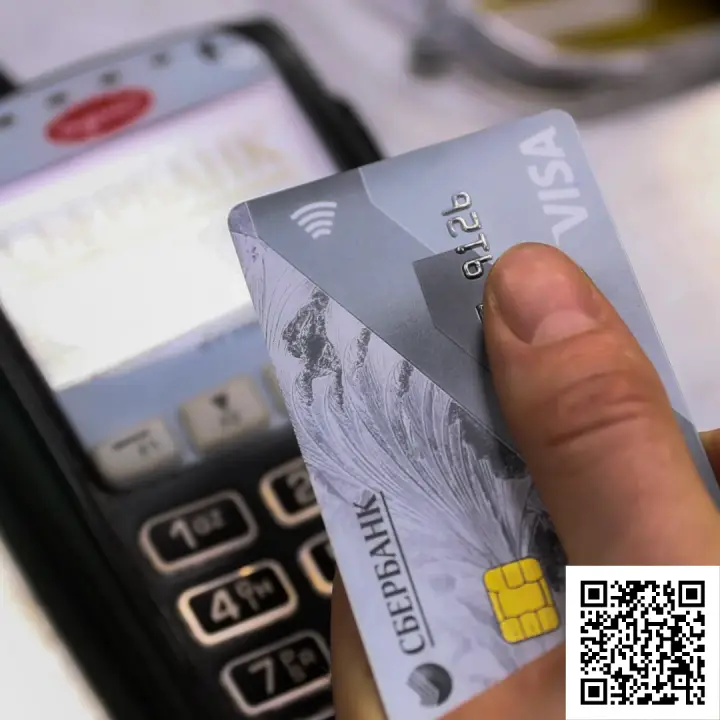 Сканируйте qr и оформите дебетовую карту