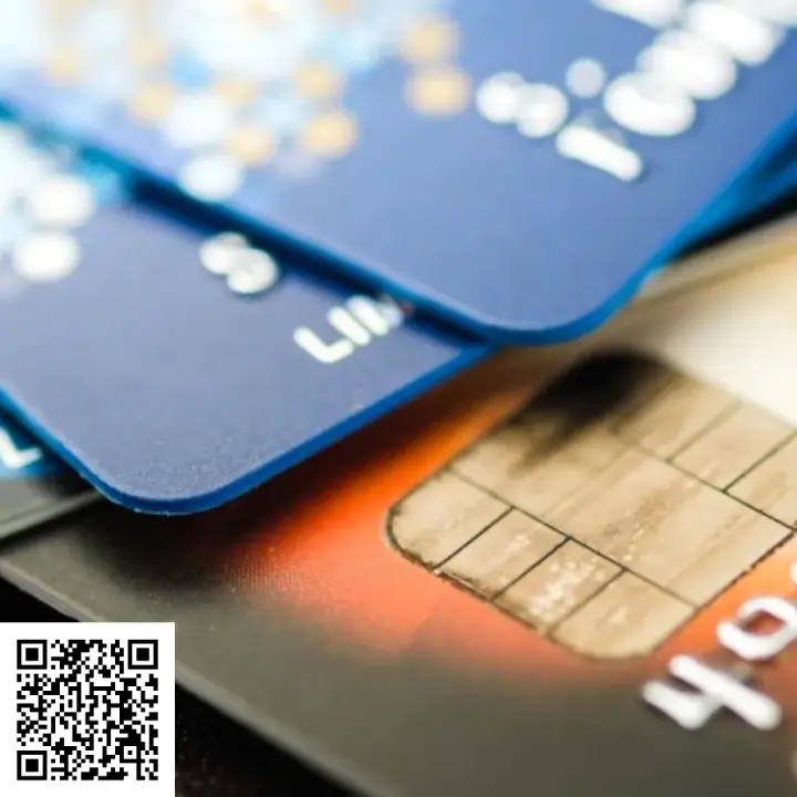 Сканируйте qr код и оформите дебетовую карту