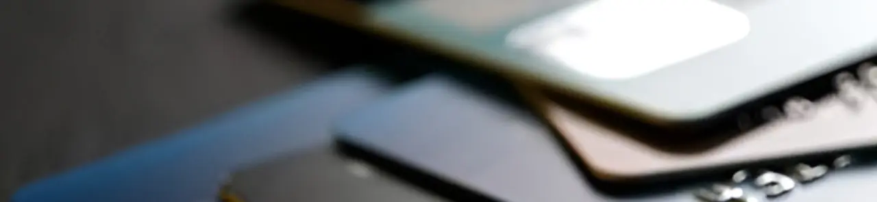 Несколько кредиток. Фото.