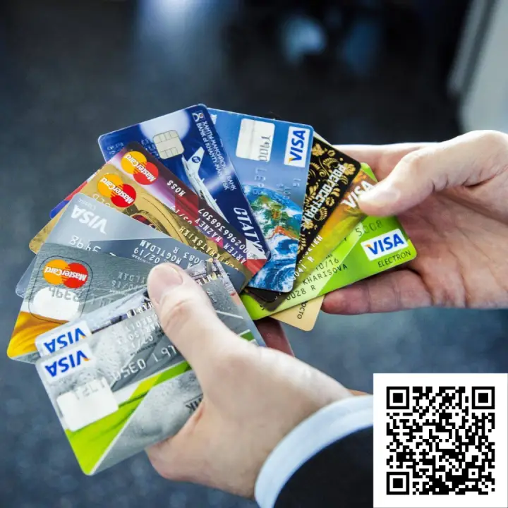 Сканируйте qr и оформите кредитную карту со снятием наличных