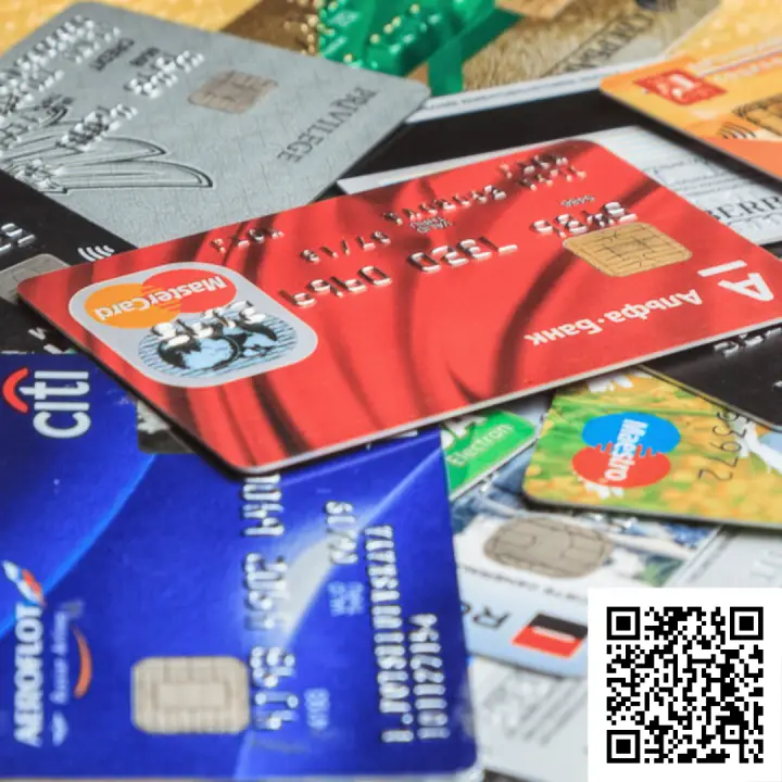 Сканируйте qr код и оформите лучшую дебетовую карту