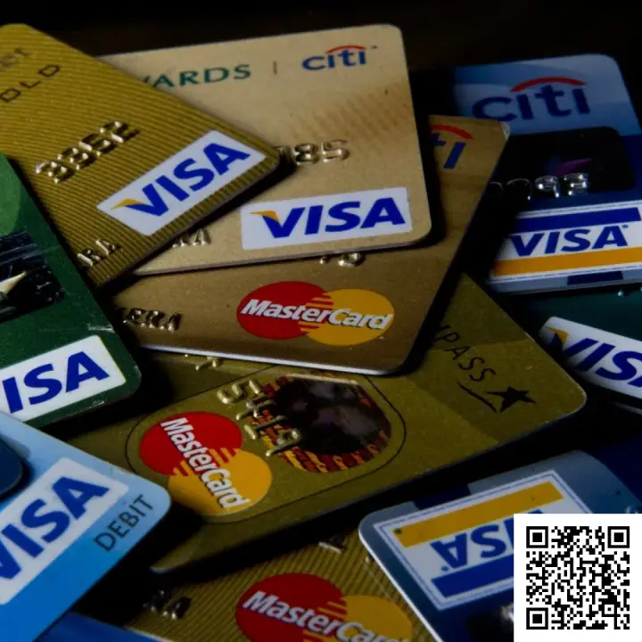 Сканируйте qr код и оформите дебетовую карту с доставкой прямо сейчас