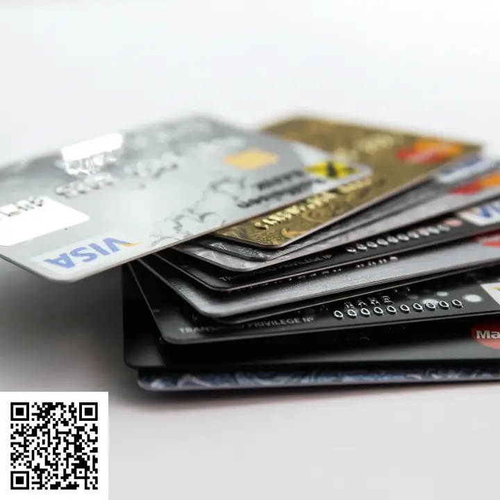 Сканируйте qr код и оформите лучшую дебетовую карту